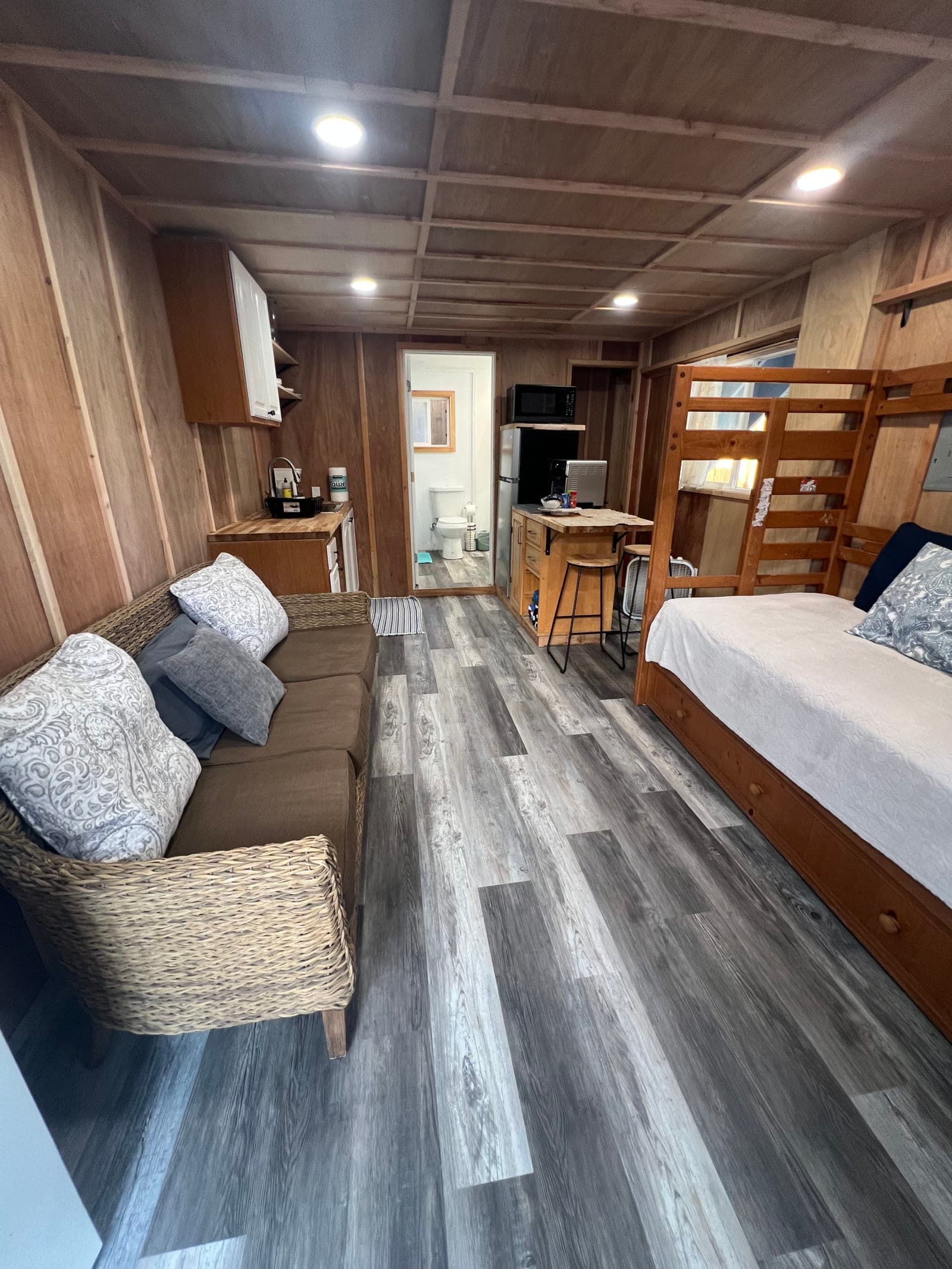 Ground Level Haleiwa Beach Studio Apartment