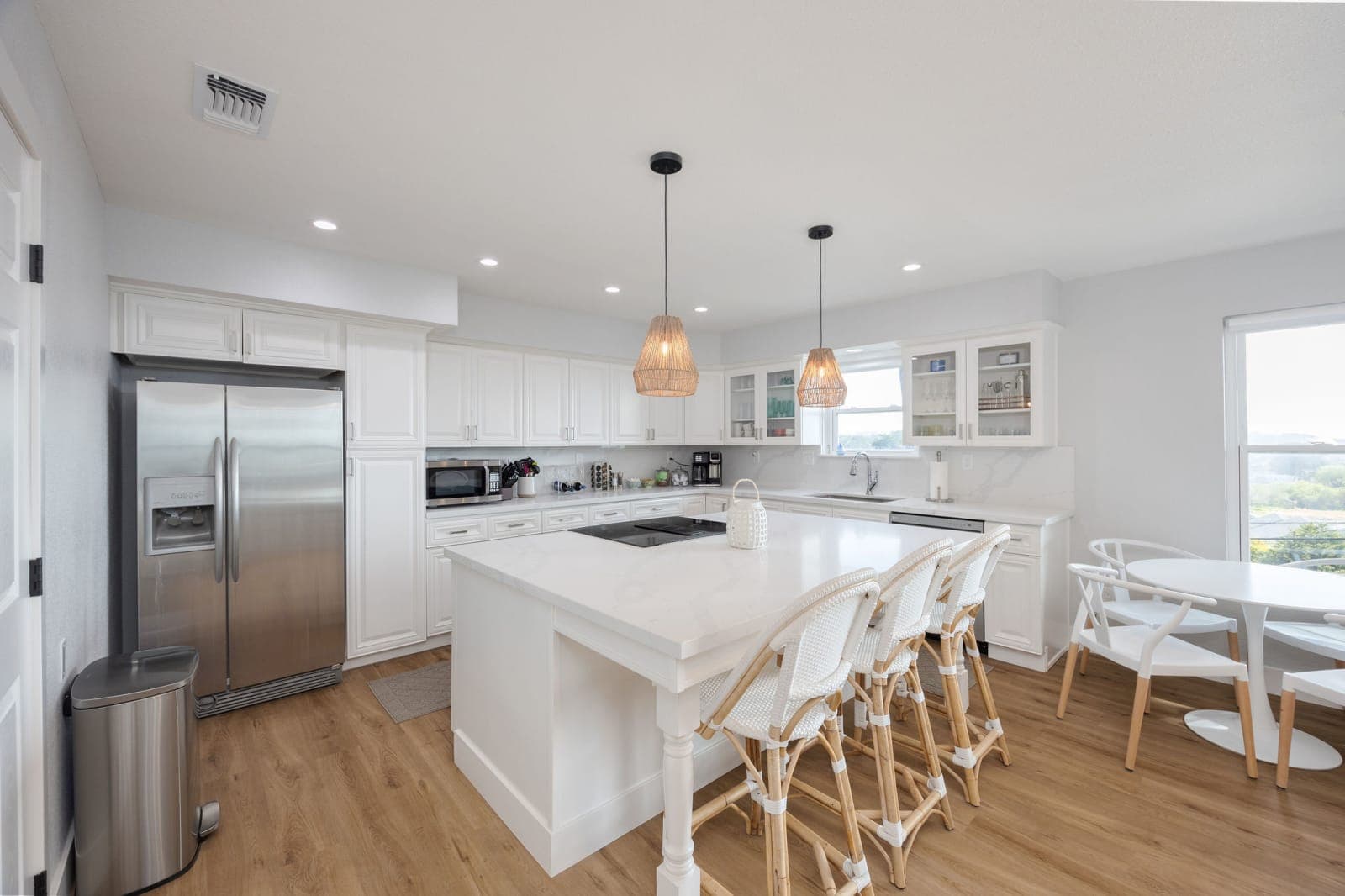 Bright and airy beach vacation spot- perfect for families and ocean views