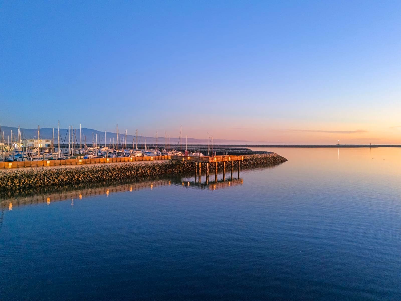 The Coastal Retreat, Scenic Harbor, Ocean Views, Walk to Beach, Restaurants