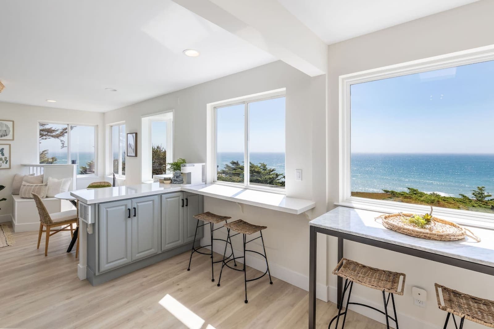Oceanfront Coastal Home with Breathtaking Views – Hiking, Beaches & More