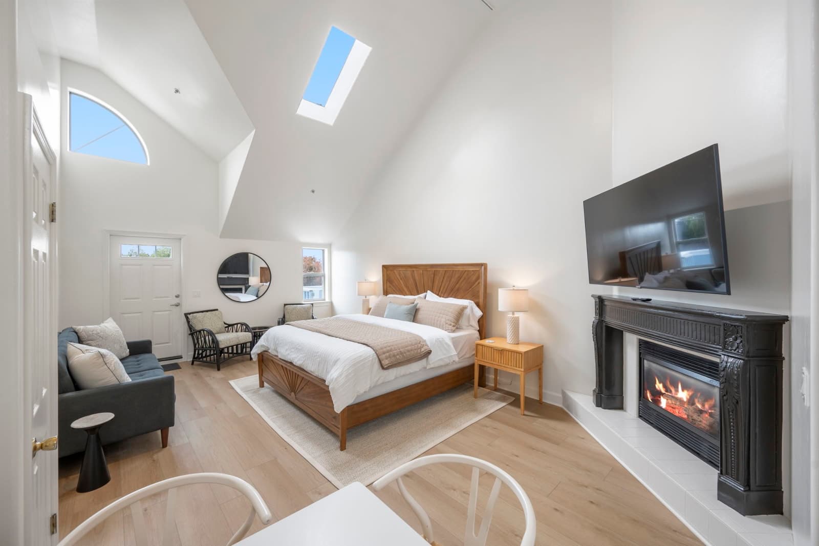 Miramar Penthouse – Coastal Elegance in the Heart of Half Moon Bay